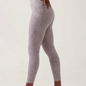 Athleta Salutation Stash 7/8 Tight Shanti - Leopard Print